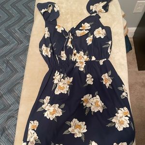 Navy flowered boutique sundress ☀️